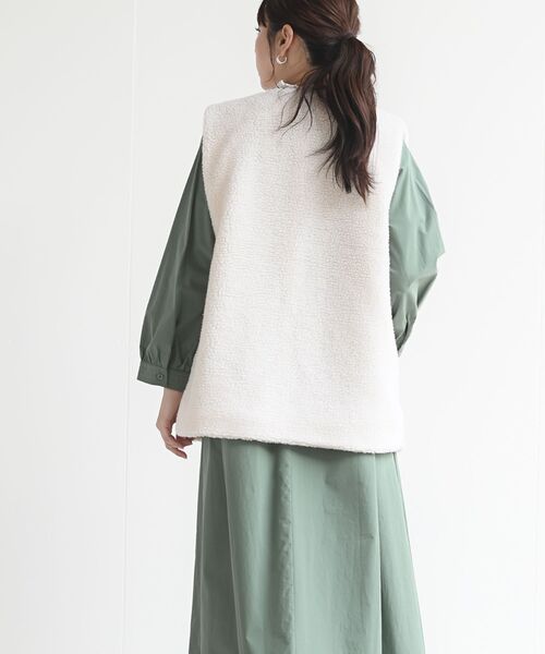 rps(アールピーエス)の「ボアロングベスト(ベスト・レディース・チャコールグレー/ベージュ/アイボリー・フリー)」の6枚目の写真