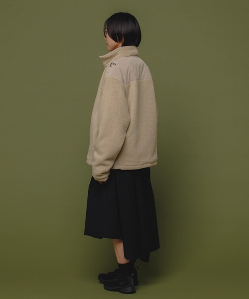 Uiscel(ユイセル)の「Uiscel 4WAYストレッチボリュームマキシスカート(スカート・レディース・ブラック/モカ・ONE)」の7枚目の写真