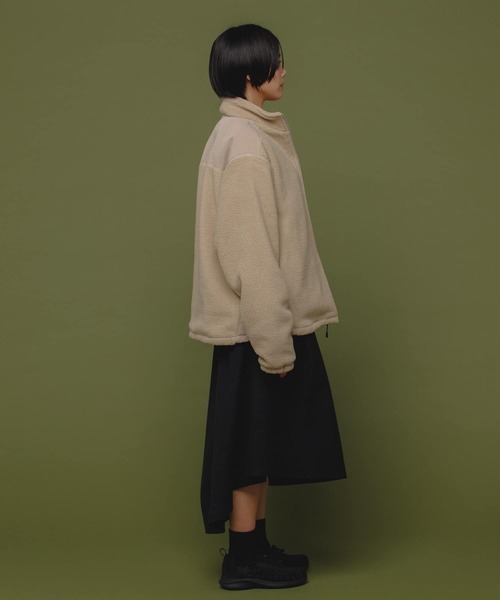 Uiscel(ユイセル)の「Uiscel 4WAYストレッチボリュームマキシスカート(スカート・レディース・ブラック/モカ・ONE)」の9枚目の写真
