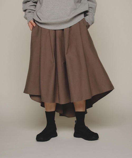 Uiscel(ユイセル)の「Uiscel 4WAYストレッチボリュームマキシスカート(スカート・レディース・ブラック/モカ・ONE)」の11枚目の写真