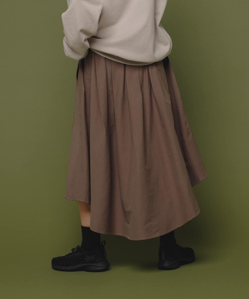 Uiscel(ユイセル)の「Uiscel 4WAYストレッチボリュームマキシスカート(スカート・レディース・ブラック/モカ・ONE)」の14枚目の写真