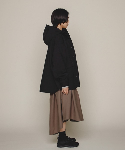 Uiscel(ユイセル)の「Uiscel 4WAYストレッチボリュームマキシスカート(スカート・レディース・ブラック/モカ・ONE)」の21枚目の写真