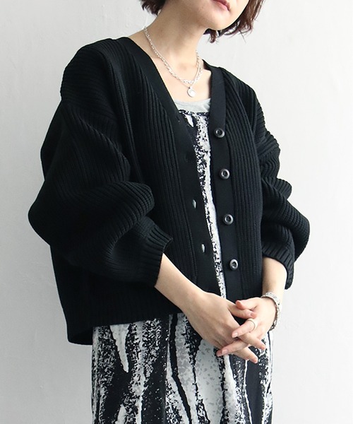 notch.（ノッチ）の「片畦Vネックカーディガン（カーディガン/ボレロ・レディース・グリーン/ピンク/オレンジ/ブラック/オフホワイト/ブルー・M）」の3枚目の写真