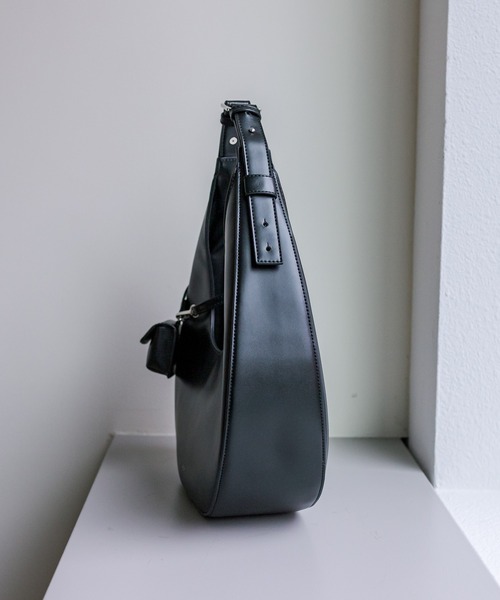 loti(ロティ)の「loti サークルベルトBAG(ショルダーバッグ・レディース・ブラック/ブラウン・FREE)」の4枚目の写真