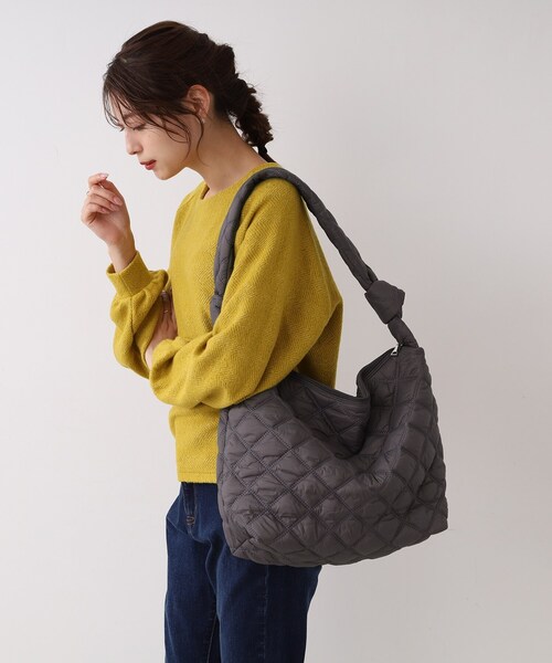 SHOO・LA・RUE（シューラルー）の「◆キルティングビッグショルダーバッグ（ショルダーバッグ・レディース・ベージュ/グレー/ブラック/カーキ・00）」の16枚目の写真
