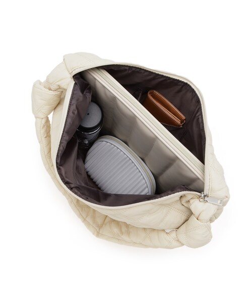 SHOO・LA・RUE（シューラルー）の「◆キルティングビッグショルダーバッグ（ショルダーバッグ・レディース・ベージュ/グレー/ブラック/カーキ・00）」の8枚目の写真