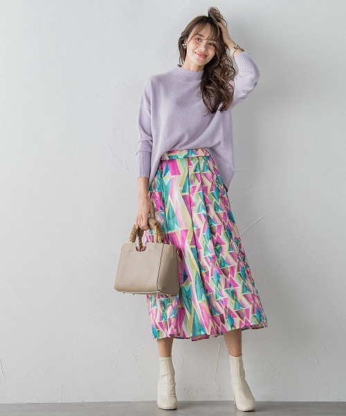 Viaggio Blu（ビアッジョブルー）の「シルキーサテン幾何プリント  