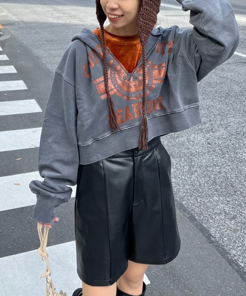 CIAOPANIC（チャオパニック）の「ピグメントスキッパーフーディー/ショート丈パーカー（パーカー・レディース・オフホワイト/マスタード/チャコールグレー・FREE）」の3枚目の写真