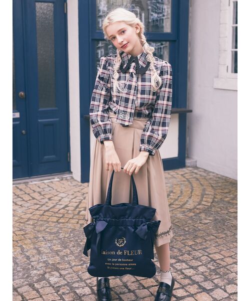 Maison de FLEUR（メゾンドフルール）の「ダブルリボンギャザートートバッグ（トートバッグ・レディース・ピンク/ネイビー/ブラック/ピンクベージュ・FREE）」の14枚目の写真