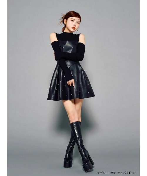 Darich(ダーリッチ)の「オープンショルダーショートニットトップス(ニット/セーター・レディース・ブラック/ピンク/アイボリー・FREE)」の4枚目の写真