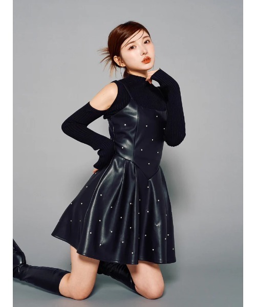 Darich(ダーリッチ)の「オープンショルダーショートニットトップス(ニット/セーター・レディース・ブラック/ピンク/アイボリー・FREE)」の8枚目の写真