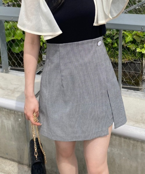 one after another NICE CLAUP（ワンアフターアナザーナイスクラップ）の「ビジューボタンスカパン（その他パンツ・レディース・ブラック/アイボリー/ブラック×ホワイト/ホワイト系その他・FREE）」の4枚目の写真