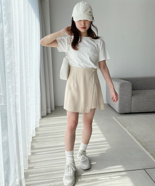 one after another NICE CLAUP（ワンアフターアナザーナイスクラップ）の「ビジューボタンスカパン（その他パンツ・レディース・ブラック/アイボリー/ブラック×ホワイト/ホワイト系その他・FREE）」の7枚目の写真