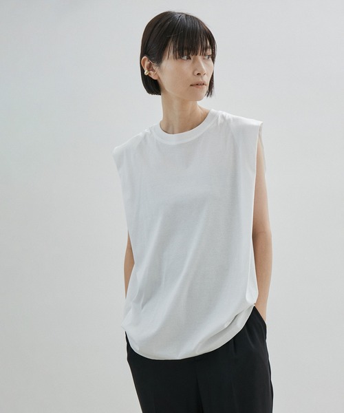 SALON adam et rope'(サロン アダム エ ロペ)の「【UVケア・接触冷感・洗濯耐久】PRIMA VEIL コットンノースリーブTシャツ(Tシャツ/カットソー・レディース・ホワイト/ブラック/カーキ・FREE)」の2枚目の写真
