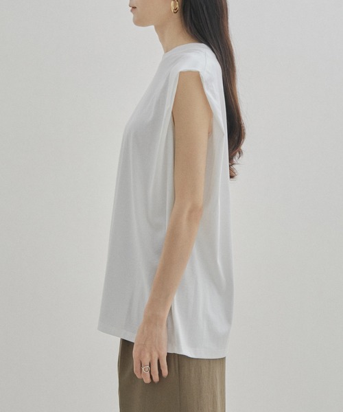 SALON adam et rope'(サロン アダム エ ロペ)の「【UVケア・接触冷感・洗濯耐久】PRIMA VEIL コットンノースリーブTシャツ(Tシャツ/カットソー・レディース・ホワイト/ブラック/カーキ・FREE)」の13枚目の写真