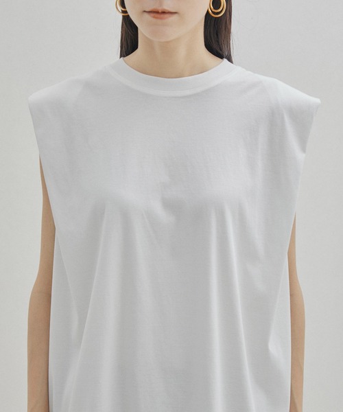 SALON adam et rope'(サロン アダム エ ロペ)の「【UVケア・接触冷感・洗濯耐久】PRIMA VEIL コットンノースリーブTシャツ(Tシャツ/カットソー・レディース・ホワイト/ブラック/カーキ・FREE)」の15枚目の写真