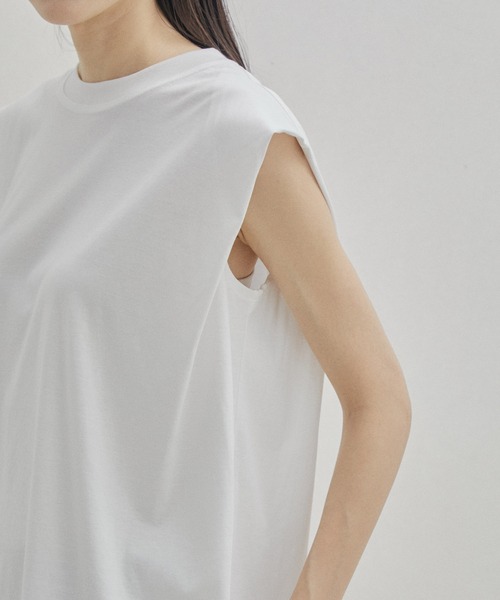 SALON adam et rope'(サロン アダム エ ロペ)の「【UVケア・接触冷感・洗濯耐久】PRIMA VEIL コットンノースリーブTシャツ(Tシャツ/カットソー・レディース・ホワイト/ブラック/カーキ・FREE)」の16枚目の写真