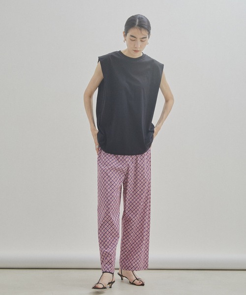 SALON adam et rope'(サロン アダム エ ロペ)の「【UVケア・接触冷感・洗濯耐久】PRIMA VEIL コットンノースリーブTシャツ(Tシャツ/カットソー・レディース・ホワイト/ブラック/カーキ・FREE)」の10枚目の写真