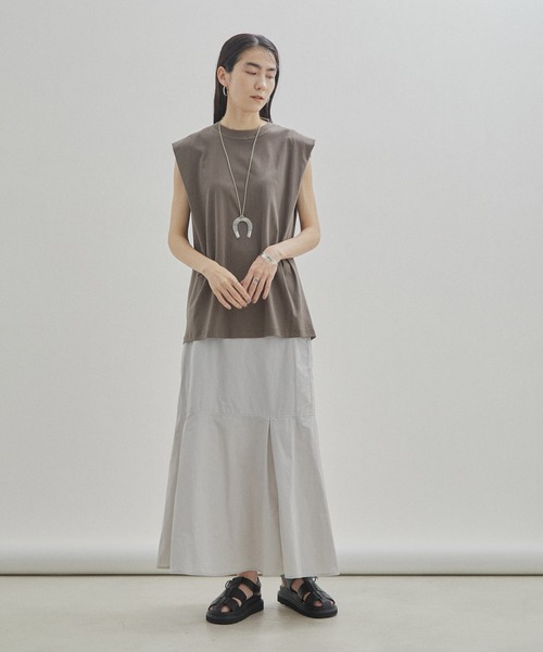 SALON adam et rope'(サロン アダム エ ロペ)の「【UVケア・接触冷感・洗濯耐久】PRIMA VEIL コットンノースリーブTシャツ(Tシャツ/カットソー・レディース・ホワイト/ブラック/カーキ・FREE)」の11枚目の写真