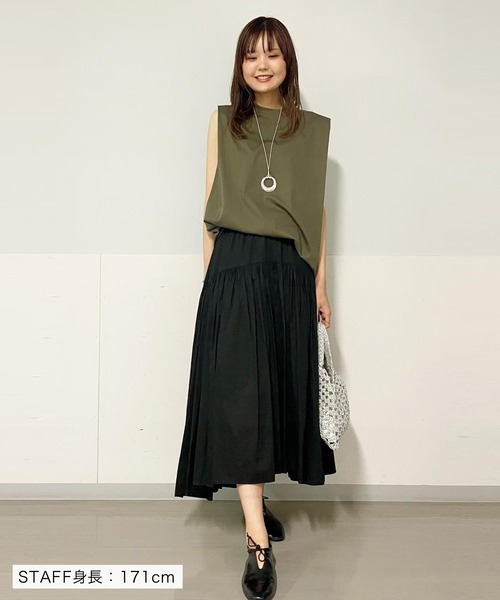 SALON adam et rope'(サロン アダム エ ロペ)の「【UVケア・接触冷感・洗濯耐久】PRIMA VEIL コットンノースリーブTシャツ(Tシャツ/カットソー・レディース・ホワイト/ブラック/カーキ・FREE)」の20枚目の写真