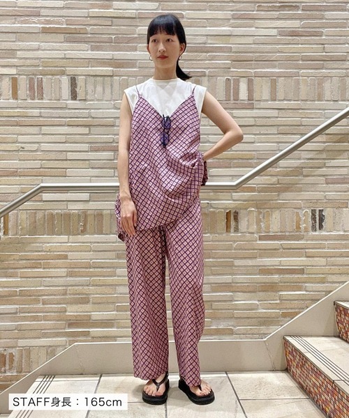 SALON adam et rope'(サロン アダム エ ロペ)の「【UVケア・接触冷感・洗濯耐久】PRIMA VEIL コットンノースリーブTシャツ(Tシャツ/カットソー・レディース・ホワイト/ブラック/カーキ・FREE)」の19枚目の写真