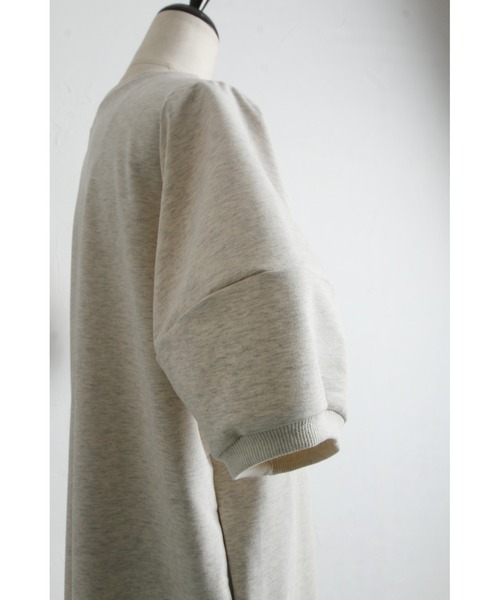 &. NOSTALGIA（アンドドットノスタルジア）の「【ZOZO限定】コクーンスリーブスウェットワンピース（ワンピース・レディース・オートミール/ブラック/ダークグレー・M）」の10枚目の写真