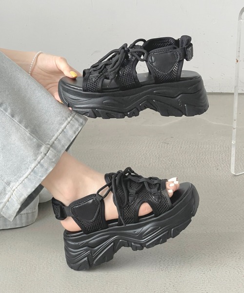 Shoes in Closet(シューズインクローゼット)の「【新色入荷】+6.5㎝ 軽量 厚底 ボリュームソール レースアップ リボン スポーツ サンダル 6357(サンダル・レディース・ベージュ/ホワイト/ブラック×ホワイト/ブラック/ダークブラウン/ホワイト×ブラック/ブラック系その他/ホワイト系その他・S/M/L/LL/3L/XS)」の6枚目の写真