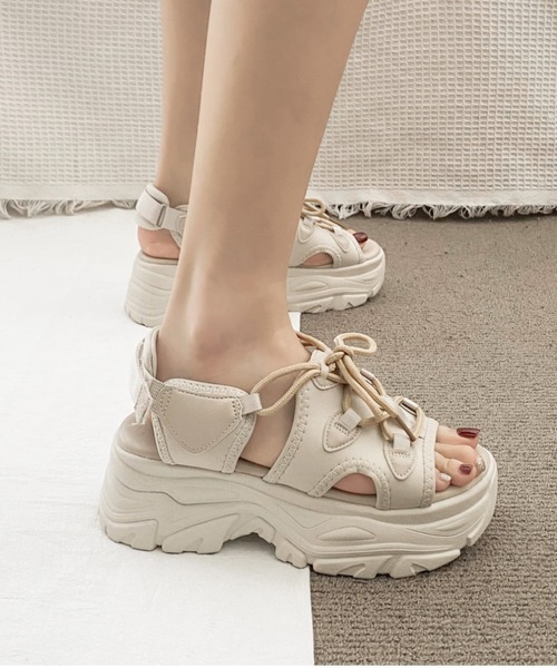 Shoes in Closet(シューズインクローゼット)の「【新色入荷】+6.5㎝ 軽量 厚底 ボリュームソール レースアップ リボン スポーツ サンダル 6357(サンダル・レディース・ベージュ/ホワイト/ブラック×ホワイト/ブラック/ダークブラウン/ホワイト×ブラック/ブラック系その他/ホワイト系その他・S/M/L/LL/3L/XS)」の12枚目の写真