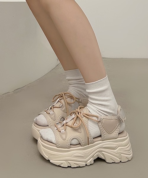 Shoes in Closet(シューズインクローゼット)の「【新色入荷】+6.5㎝ 軽量 厚底 ボリュームソール レースアップ リボン スポーツ サンダル 6357(サンダル・レディース・ベージュ/ホワイト/ブラック×ホワイト/ブラック/ダークブラウン/ホワイト×ブラック/ブラック系その他/ホワイト系その他・S/M/L/LL/3L/XS)」の11枚目の写真