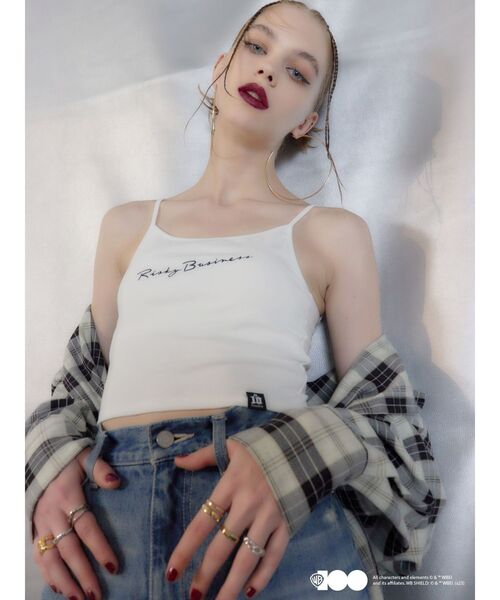 EVRIS(エヴリス)の「10周年記念【ワーナーコラボ】ロゴ刺繍ビスチェ(キャミソール・レディース・ホワイト/ブラック・FREE)」の9枚目の写真