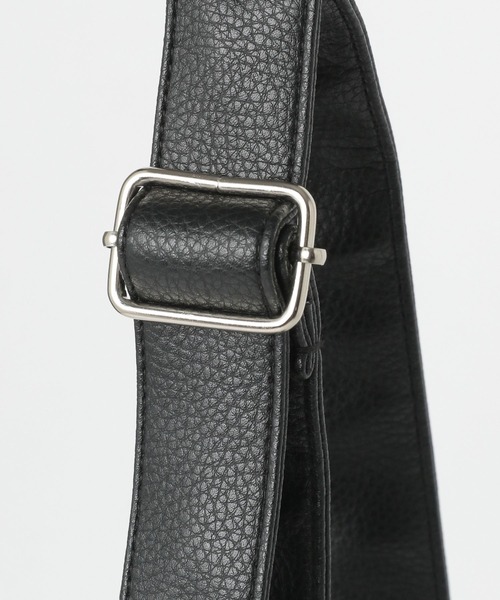 LAKOLE（ラコレ）の「2WAYタックボディバッグ / 965057（ボディバッグ/ウエストポーチ・レディース・ホワイト/ブラック/モカ・FREE）」の16枚目の写真