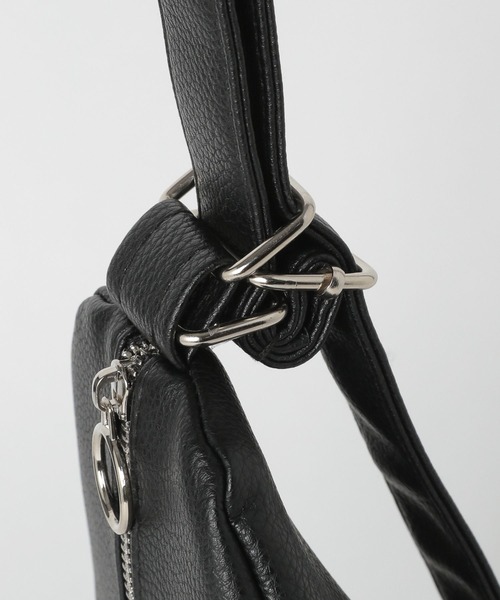 LAKOLE（ラコレ）の「2WAYタックボディバッグ / 965057（ボディバッグ/ウエストポーチ・レディース・ホワイト/ブラック/モカ・FREE）」の7枚目の写真