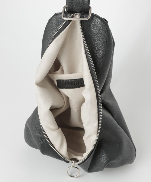 LAKOLE（ラコレ）の「2WAYタックボディバッグ / 965057（ボディバッグ/ウエストポーチ・レディース・ホワイト/ブラック/モカ・FREE）」の5枚目の写真