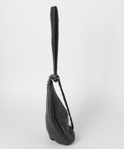 LAKOLE（ラコレ）の「2WAYタックボディバッグ / 965057（ボディバッグ/ウエストポーチ・レディース・ホワイト/ブラック/モカ・FREE）」の11枚目の写真