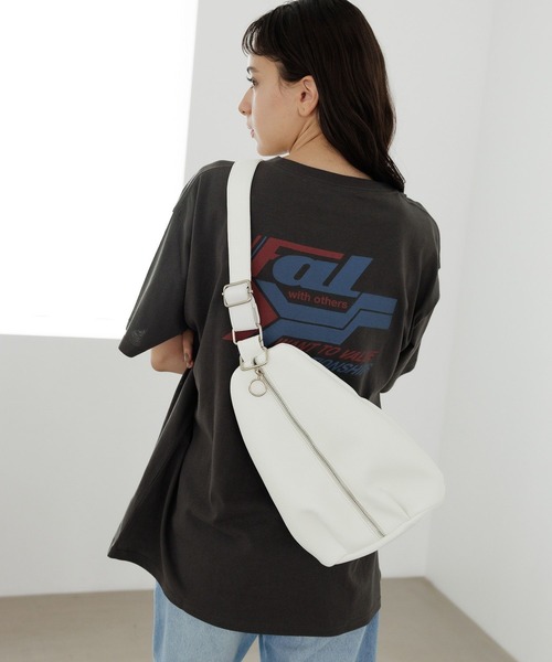 LAKOLE（ラコレ）の「2WAYタックボディバッグ / 965057（ボディバッグ/ウエストポーチ・レディース・ホワイト/ブラック/モカ・FREE）」の6枚目の写真