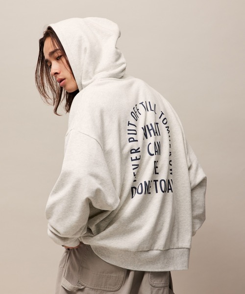 re_k by JUNRED（レクバイジュンレッド）の「re_k by JUNRED / アーチレタリングハーフジップパーカー（パーカー・メンズ・グリーン/チャコールグレー/ライトグレー・S/M/L）」の2枚目の写真