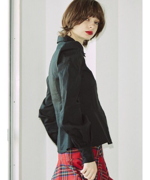 jouetie（ジュエティ）の「ペプラムフィットシャツ（シャツ/ブラウス・レディース・オフホワイト/ブルー/ブラック・MEDIUM）」の6枚目の写真