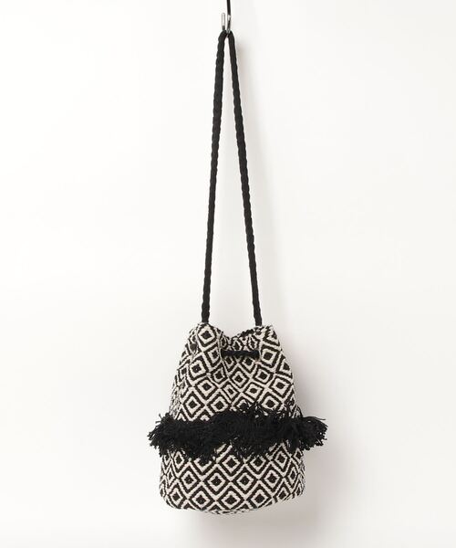 MAISON mou(メゾンムー)の「【Swaraj/スワラージ】センターフリンジ巾着ショルダー(手織り)(ショルダーバッグ・レディース・ブラック系その他2/ブラック系その他/ブラック系3・FREE)」の4枚目の写真