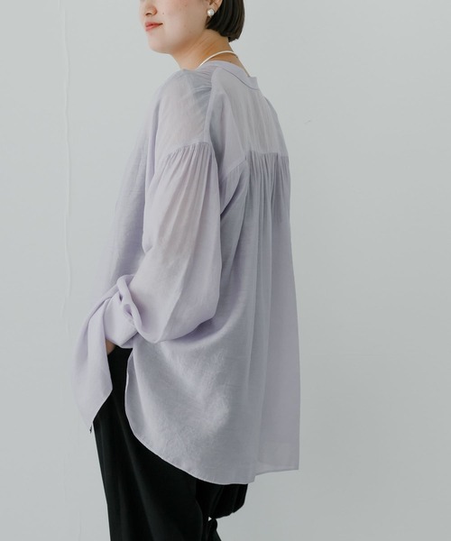 URBAN RESEARCH（アーバンリサーチ）の「シアーギャザーチュニックシャツ（シャツ/ブラウス・レディース・ブラック/オフホワイト/パープル系その他・FREE）」の22枚目の写真