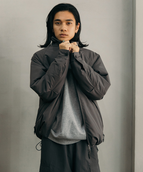JOURNAL STANDARD(ジャーナルスタンダード)の「ハイカウントタフタ パデッドブルゾン(ナイロンジャケット・メンズ・ベージュ/ブラック/チャコールグレー・MEDIUM/LARGE)」の16枚目の写真