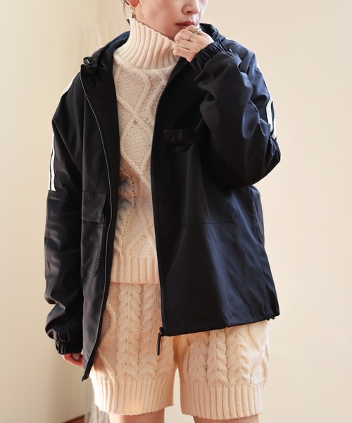 ULEULA(ウルア)の「ライン入りスポーティブルゾン(ブルゾン・レディース・ブラック/ホワイト・FREE)」の3枚目の写真