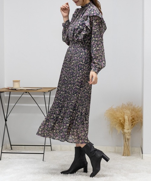 黒いハイネックプリーツワンピース プリーツワンピース ニット ニットワンピース ワンピース