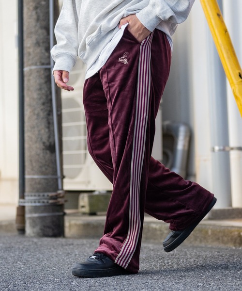 JOHN'S CLOSET(ジョンズクローゼット)の「【13 サイドライン ワンポイント刺繍 ベロアトラックパンツ(その他パンツ・メンズ・ブラウン/ホワイト/ワイン/ブラック・LARGE/MEDIUM)」の4枚目の写真