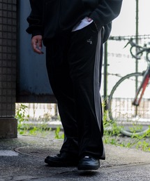 【13 サイドライン ワンポイント刺繍 ベロアトラックパンツ