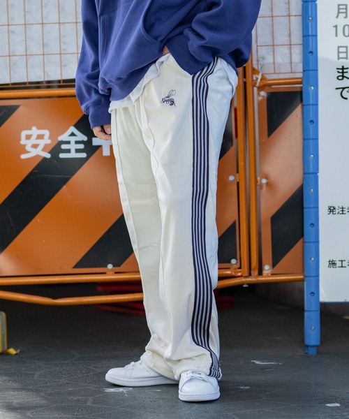 JOHN'S CLOSET(ジョンズクローゼット)の「【13 サイドライン ワンポイント刺繍 ベロアトラックパンツ(その他パンツ・メンズ・ブラウン/ホワイト/ワイン/ブラック・LARGE/MEDIUM)」の11枚目の写真