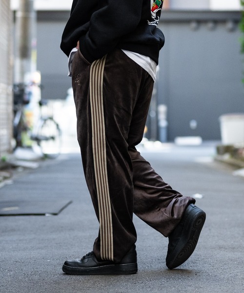 JOHN'S CLOSET(ジョンズクローゼット)の「【13 サイドライン ワンポイント刺繍 ベロアトラックパンツ(その他パンツ・メンズ・ブラウン/ホワイト/ワイン/ブラック・LARGE/MEDIUM)」の6枚目の写真