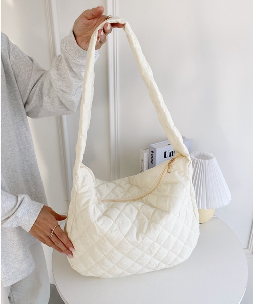 MYMOOD.(マイムード)の「【A4サイズ収納可】キルティングショルダーバッグ マザーズ トラベルバッグ(ショルダーバッグ・レディース・アイボリー/ブラック・FREE)」の14枚目の写真