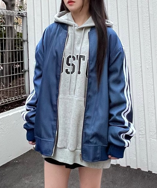 Figments（フィグメンツ）の「オーバーサイズラインボンバージャケット（ブルゾン・レディース・ブラック/ブルー・LARGE/X-LARGE）」の2枚目の写真