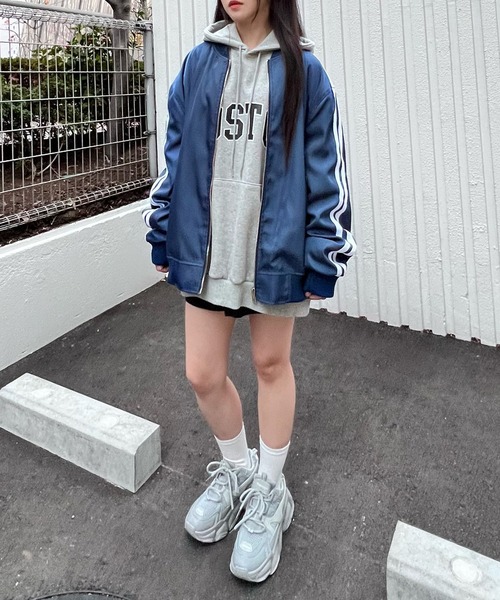 Figments（フィグメンツ）の「オーバーサイズラインボンバージャケット（ブルゾン・レディース・ブラック/ブルー・LARGE/X-LARGE）」の3枚目の写真