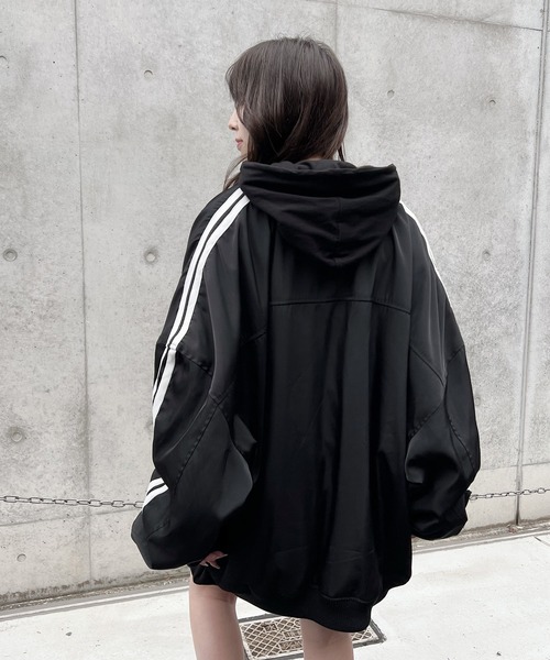 Figments（フィグメンツ）の「オーバーサイズラインボンバージャケット（ブルゾン・レディース・ブラック/ブルー・LARGE/X-LARGE）」の8枚目の写真